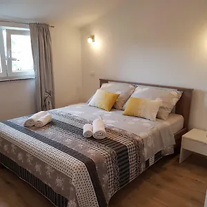 https://apartmani-nora.in-istria.net